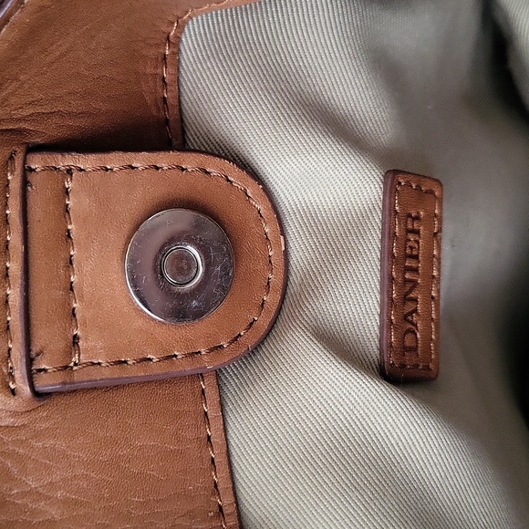 Danier Vintage Structured Leather Tote in Tan - Picture 8 of 16